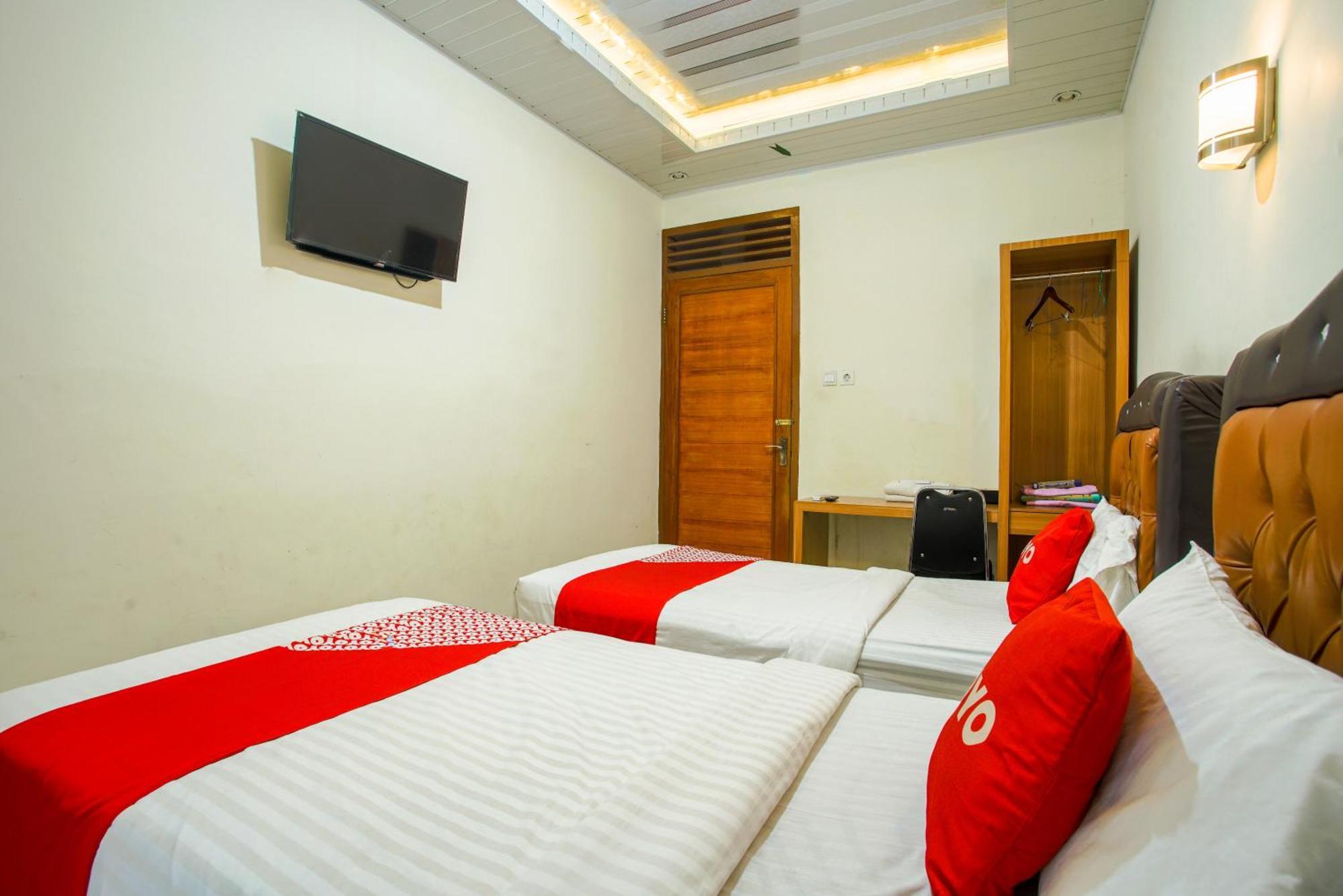 Capital O 90643 Suri Guest House Syariah Паданг Экстерьер фото